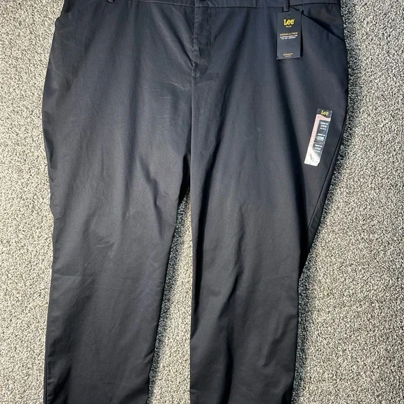 NWT women’s plus size Lee wrinkle free pants SZ 26W petite - Picture 2 of 7